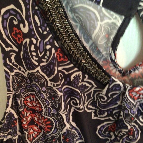 Sleeveless blouse with beaded neckline 2X - Picture 2 of 3